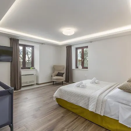 Villa Lv Near Novigrad For 8 People & Children Playground Only 1,5 Km From Brtonigla
