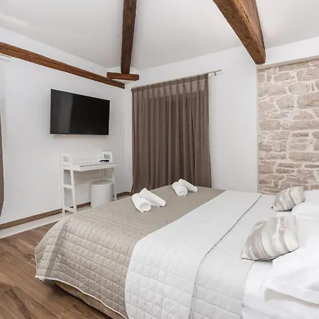 Lv Near Novigrad For 8 People & Children Playground Only 1,5 Km From