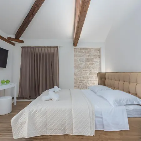 Lv Near Novigrad For 8 People & Children Playground Only 1,5 Km From