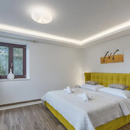 Lv Near Novigrad For 8 People & Children Playground Only 1,5 Km From Villa