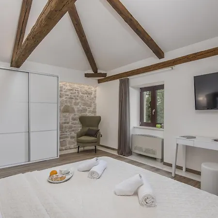 Lv Near Novigrad For 8 People & Children Playground Only 1,5 Km From *