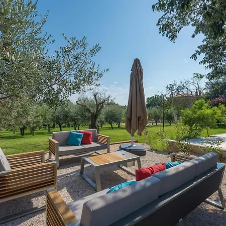 Villa Lv Near Novigrad For 8 People & Children Playground Only 1,5 Km From Brtonigla