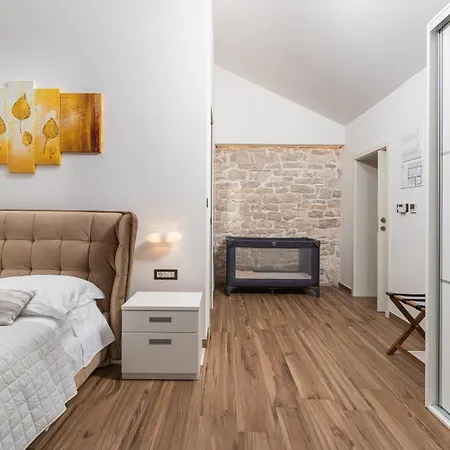 Lv Near Novigrad For 8 People & Children Playground Only 1,5 Km From Brtonigla