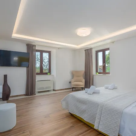 Villa Lv Near Novigrad For 8 People & Children Playground Only 1,5 Km From Brtonigla