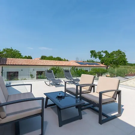 Lv Near Novigrad For 8 People & Children Playground Only 1,5 Km From Villa