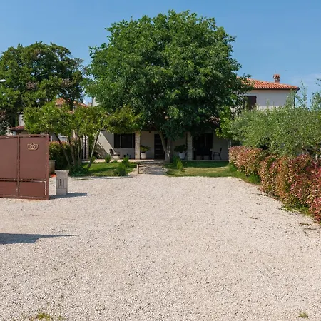 Lv Near Novigrad For 8 People & Children Playground Only 1,5 Km From