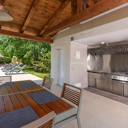 Lv Near Novigrad For 8 People & Children Playground Only 1,5 Km From Villa