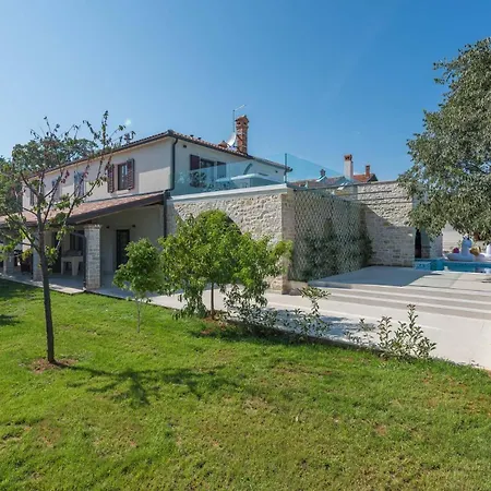 Lv Near Novigrad For 8 People & Children Playground Only 1,5 Km From Villa