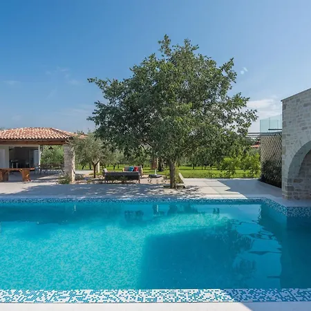 Villa Lv Near Novigrad For 8 People & Children Playground Only 1,5 Km From *