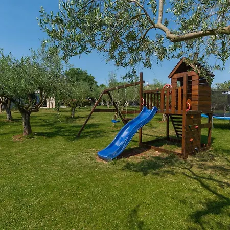 Lv Near Novigrad For 8 People & Children Playground Only 1,5 Km From Villa