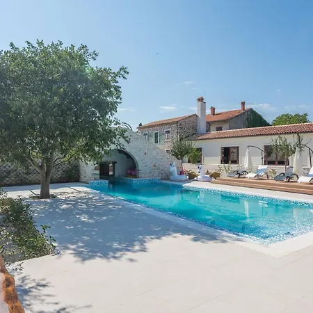 Villa Lv Near Novigrad For 8 People & Children Playground Only 1,5 Km From Brtonigla