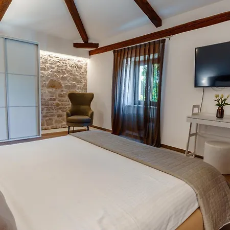 Lv Near Novigrad For 8 People & Children Playground Only 1,5 Km From ヴィラ ブルトニグラ